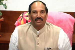 First half of TRS rule disappointing : Uttam Kumar Reddy 